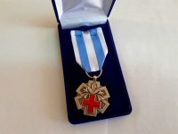 Medal z krzyżem.